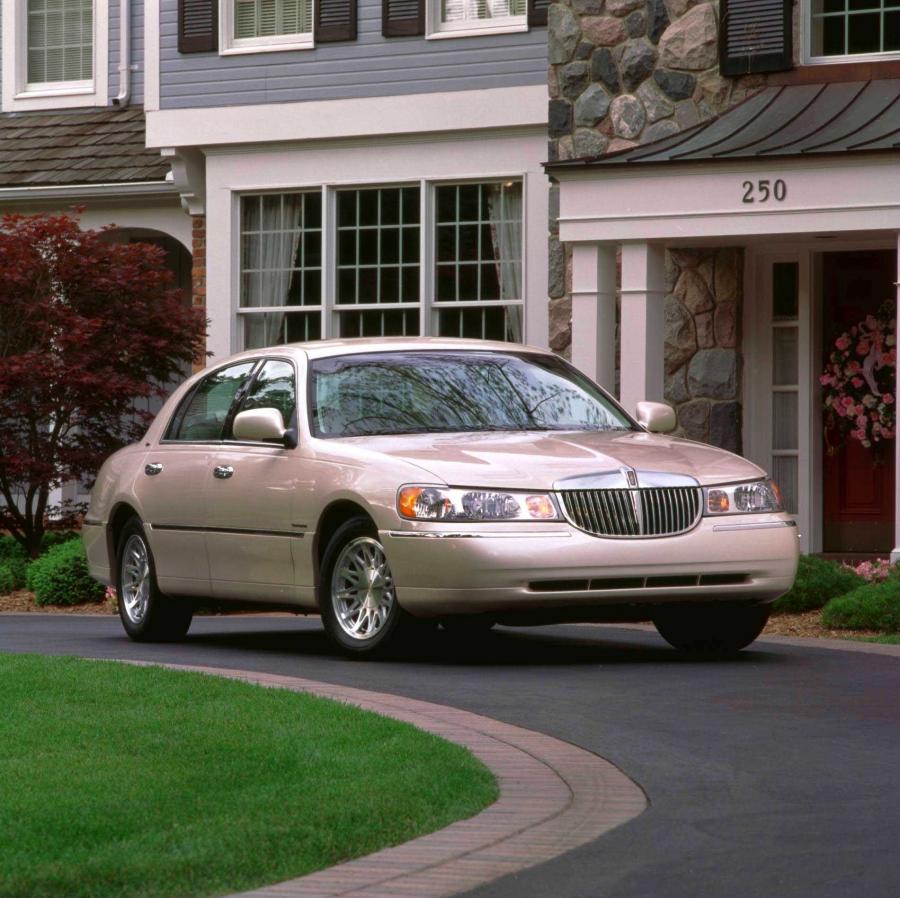  Lincoln Town Car 1998 года  (фото 50 из 77)